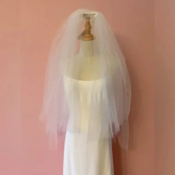 Short Wedding Veil - Picture 4 of 6